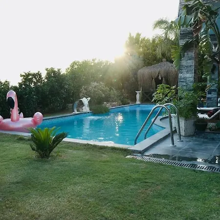 Memories Guemuesluek'te Oezel Havuzlu Villa